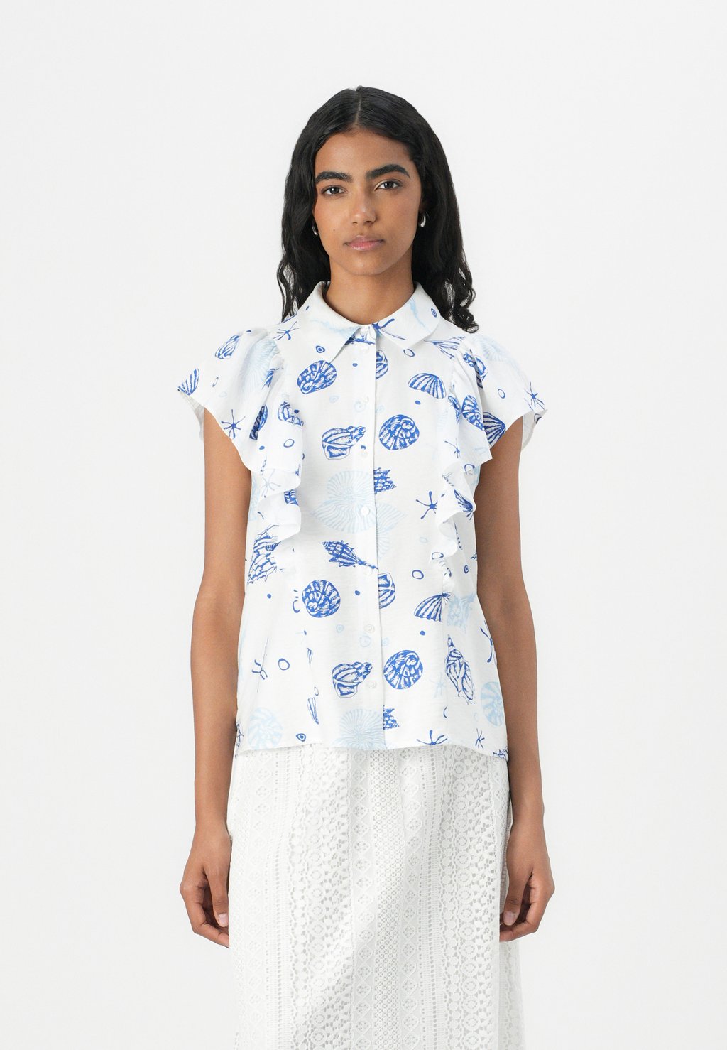 Блузка на пуговицах VMSEASHELL FRILL SHIRT Vero Moda, белый 
Блузка на пуговицах VMSEASHELL FRILL SHIRT Vero Moda, белый