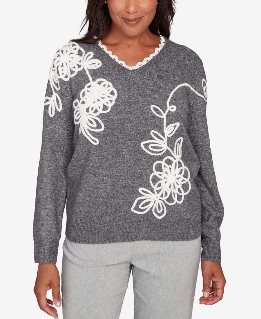 Миниатюрный свитер Stockbridge с V-образным вырезом и оборками, с цветочным сутажным узором Alfred Dunner, Pewter
Миниатюрный свитер Stockbridge с V-образным вырезом и оборками, с цветочным сутажным узором Alfred Dunner, Pewter