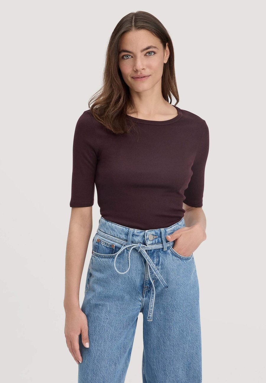 Футболка Hessnatur Basic T-shirt, Schwarzbeere/Berry
Футболка Hessnatur Basic T-shirt, Schwarzbeere/Berry