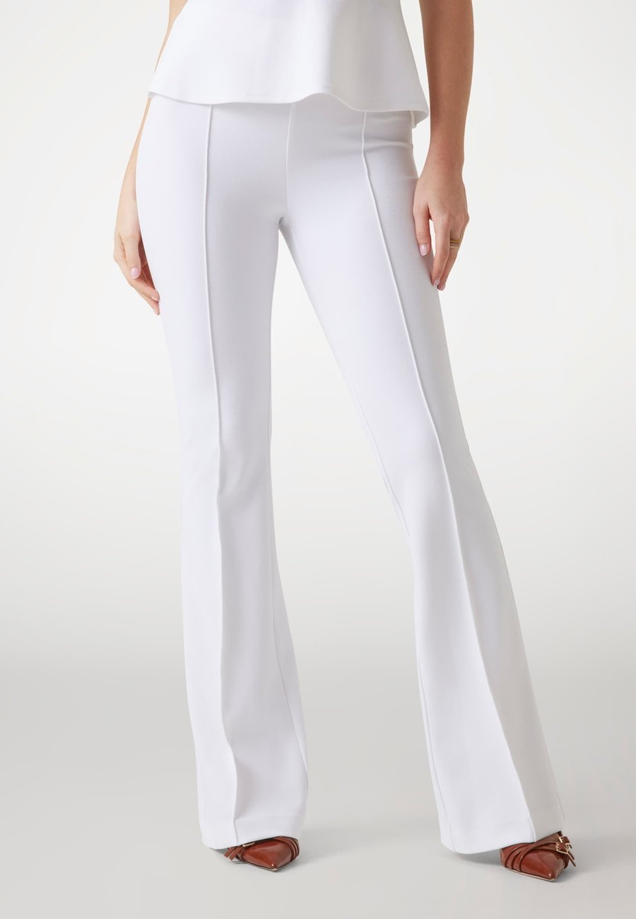Брюки Guess NEW FLARED EVELINA, Weiß/White
Брюки Guess NEW FLARED EVELINA, Weiß/White