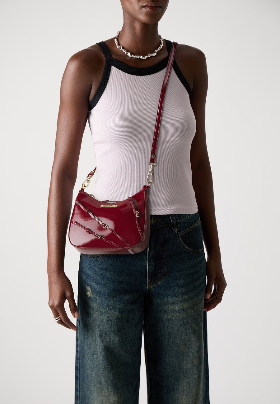 Сумка Steve Madden BLIANA, Red
Сумка Steve Madden BLIANA, Red