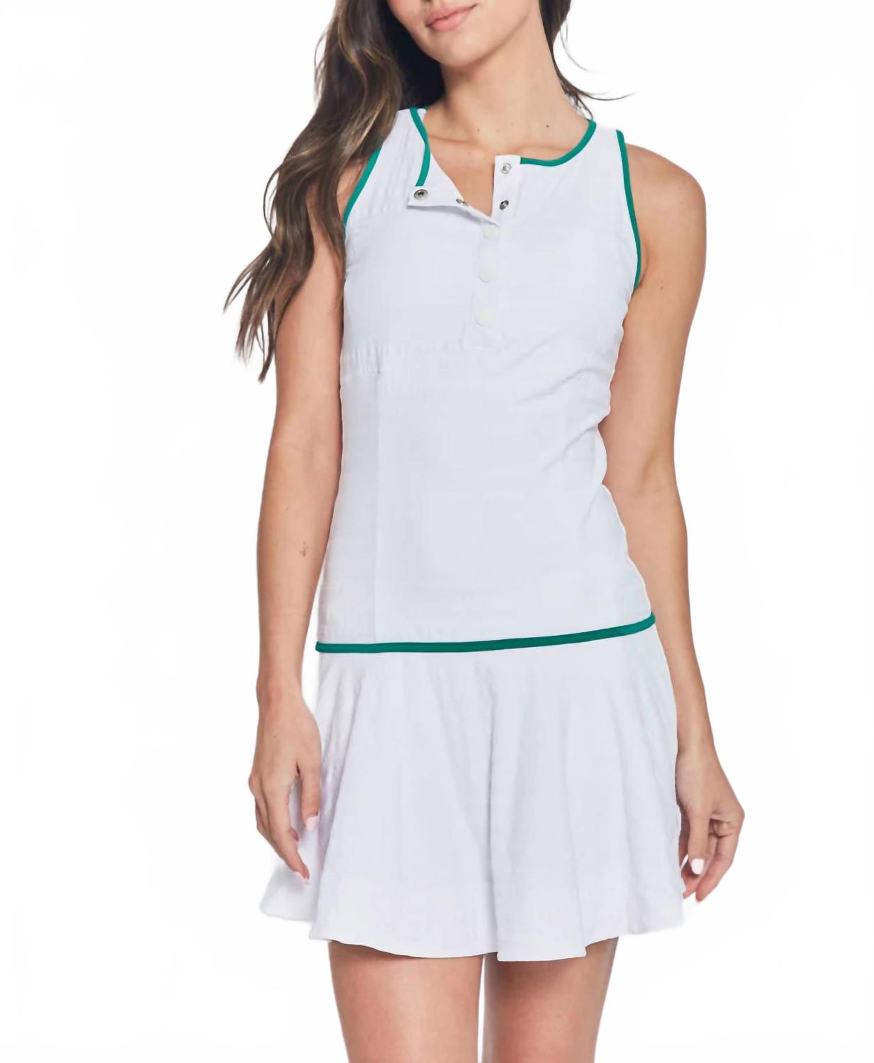 Платье с застежкой спереди в бело-зеленой гамме L’Etoile Sport
Платье с застежкой спереди в бело-зеленой гамме L’Etoile Sport