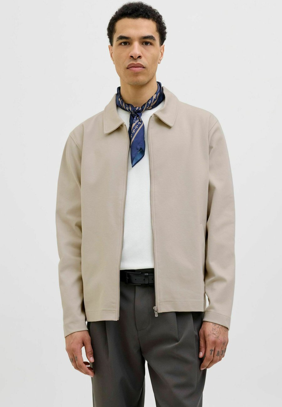 Толстовка Jack & Jones PREMIUM EINFARBIG, Silver Lining/Silver-Coloured
Толстовка Jack & Jones PREMIUM EINFARBIG, Silver Lining/Silver-Coloured