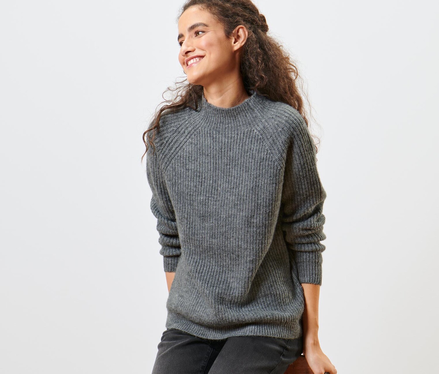 Вязаный свитер с воротником стойкой Tchibo, хизер серый
Вязаный свитер с воротником стойкой Tchibo, хизер серый