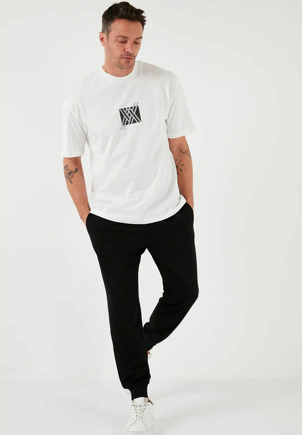 Футболка с принтом REGULAR FIT Buratti, белый
Футболка с принтом REGULAR FIT Buratti, белый