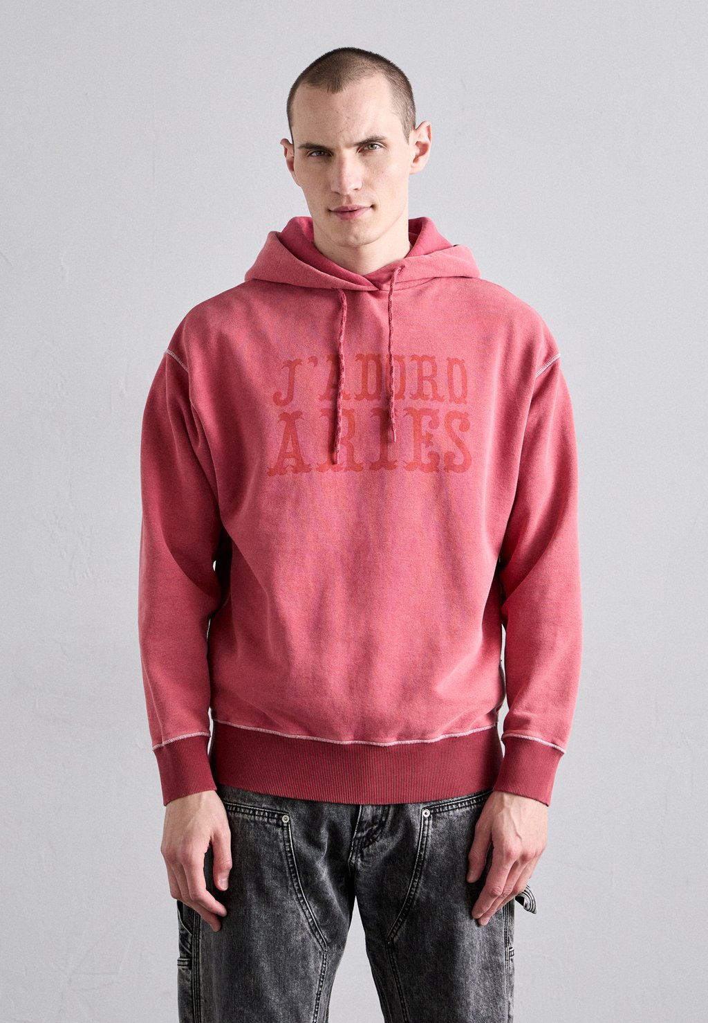 Толстовка с капюшоном AGED PREMIUM J'ADORO COWBOY HOODIE - Sweatshirt Aries, светло-красный 
Толстовка с капюшоном AGED PREMIUM J'ADORO COWBOY HOODIE - Sweatshirt Aries, светло-красный