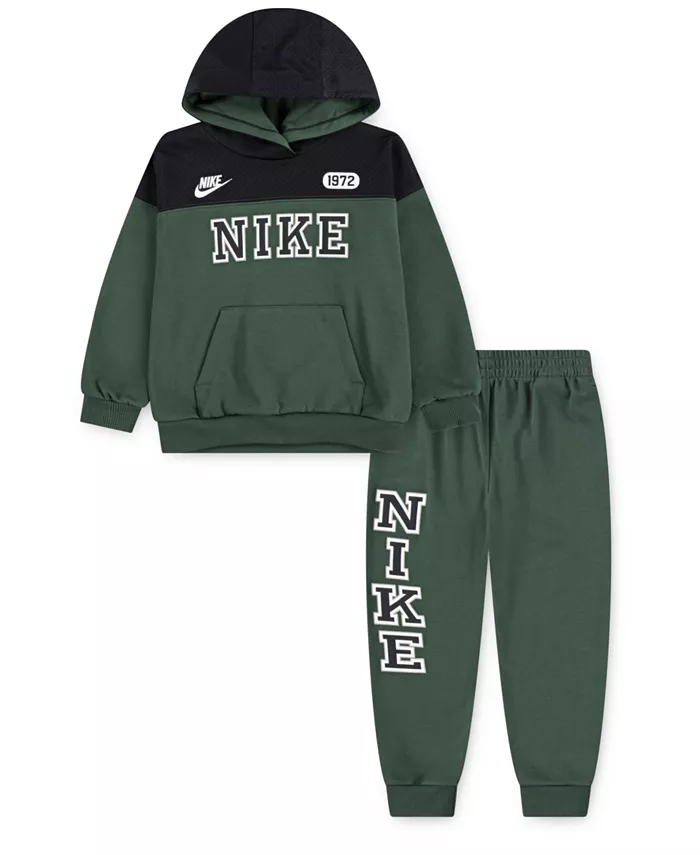 Спортивный комплект из двух предметов для мальчиков: джемпер и брюки из ПЭ-блоков Nike, зеленый
Спортивный комплект из двух предметов для мальчиков: джемпер и брюки из ПЭ-блоков Nike, зеленый