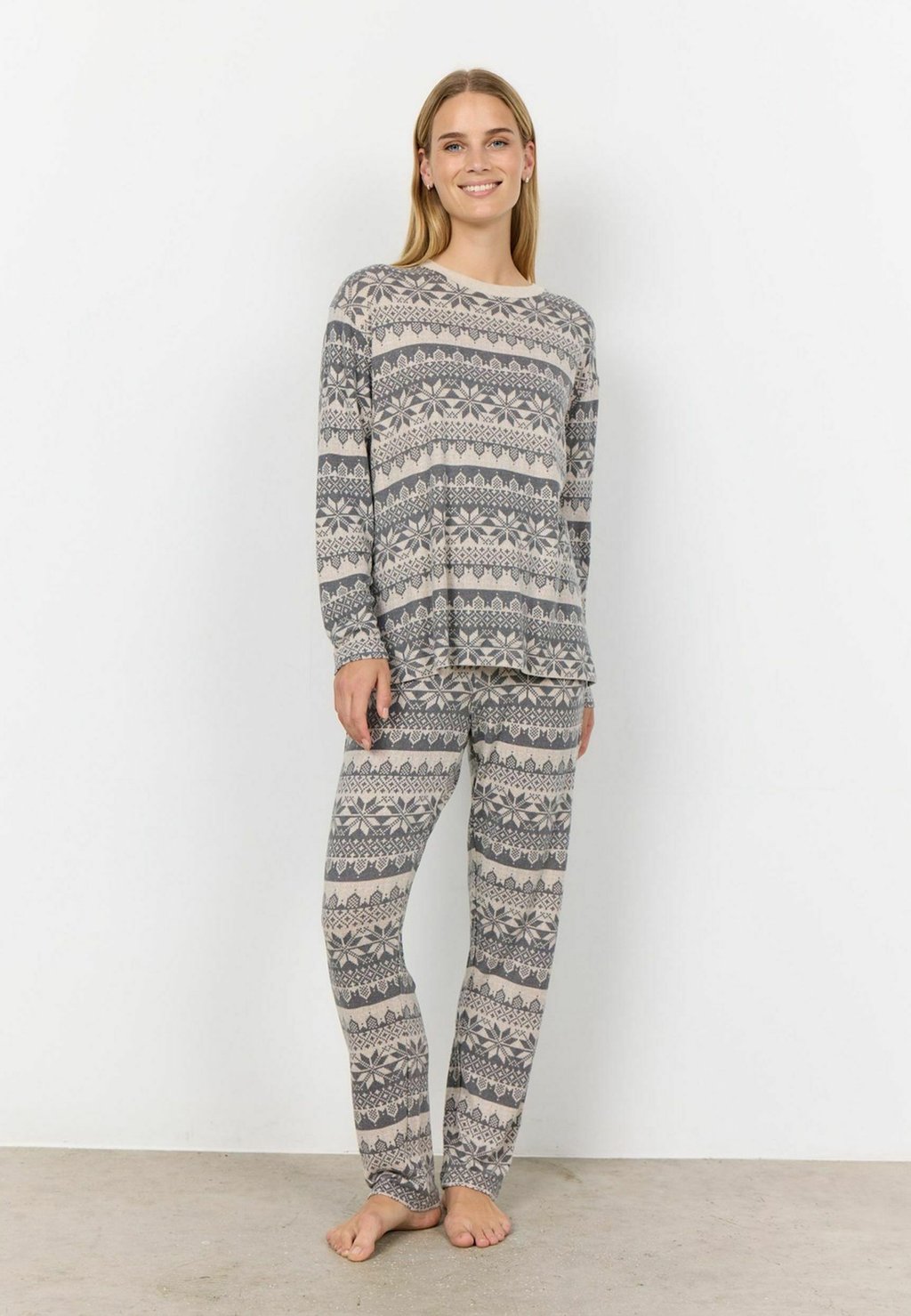 Пижамный комплект SC BIARA AOP SET Soyaconcept, бежевый
Пижамный комплект SC BIARA AOP SET Soyaconcept, бежевый