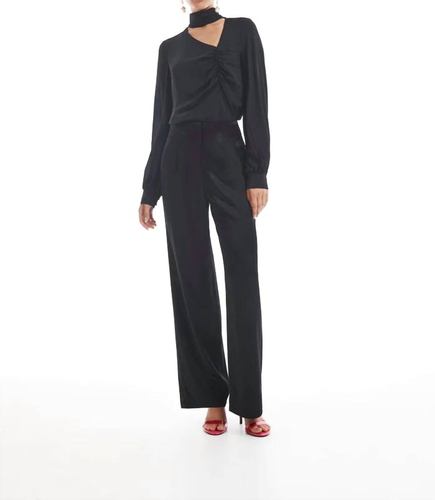 Асимметричная блузка черного цвета Krisa
Асимметричная блузка черного цвета Krisa