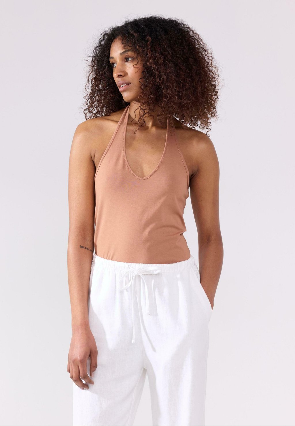 Топ HALTERNECK Lindex, бежевый
Топ HALTERNECK Lindex, бежевый