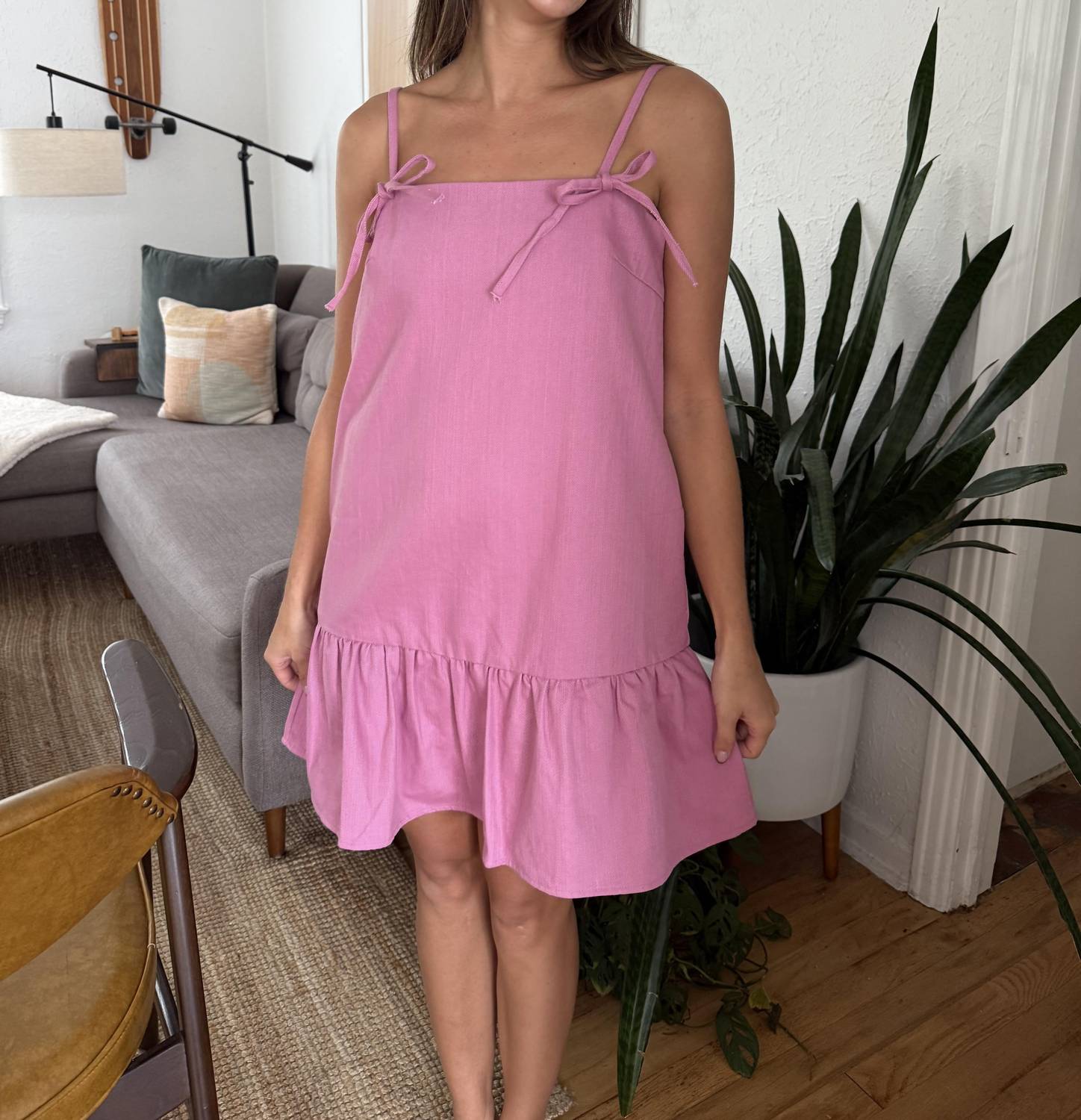 Джинсовое мини-платье Kimberly с завязками в розовом цвете Aureum
Джинсовое мини-платье Kimberly с завязками в розовом цвете Aureum