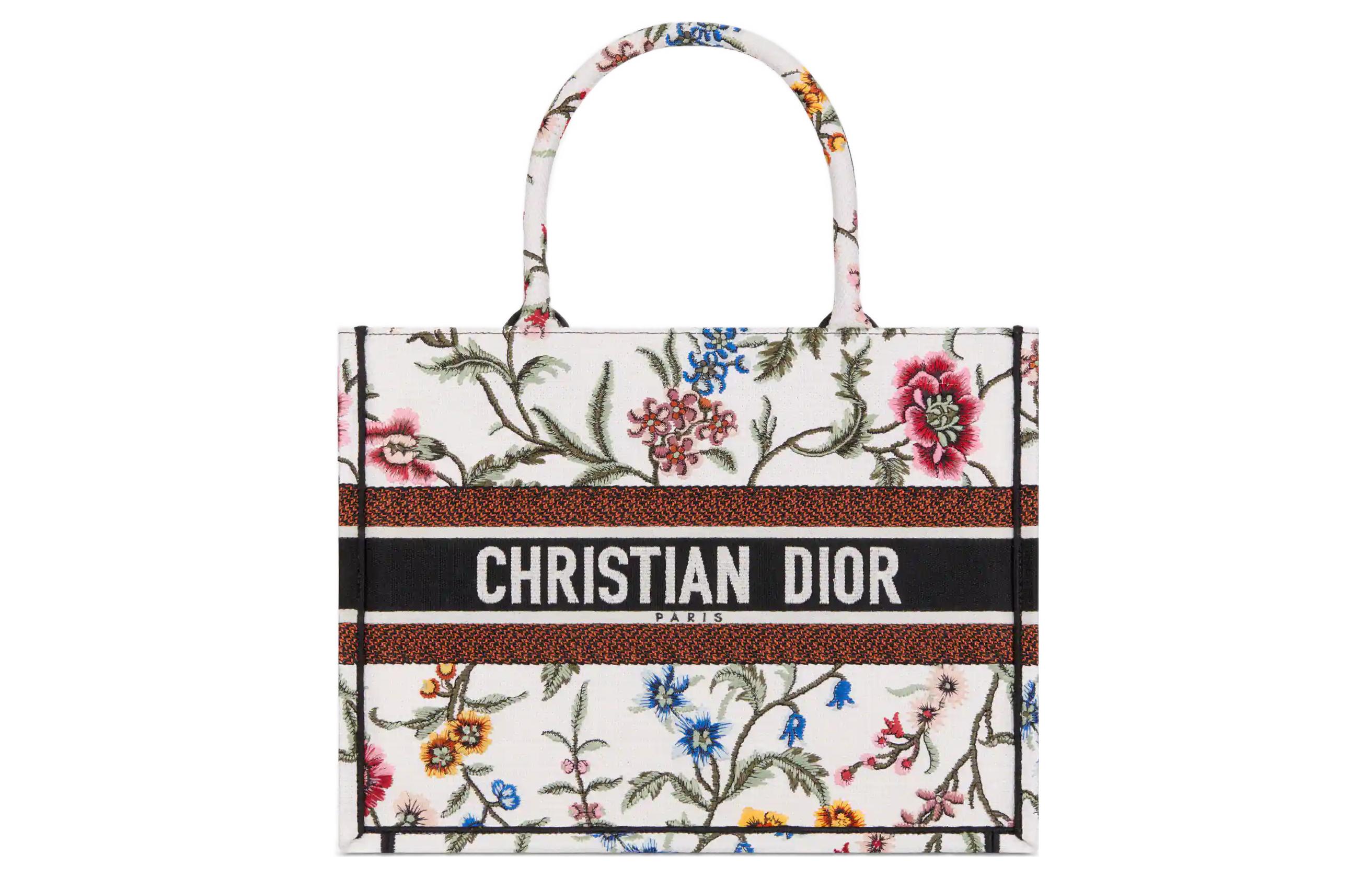 Сумка-шоппер BookTote с вышивкой, средний размер, женская, белая/мультиколор DIOR
Сумка-шоппер BookTote с вышивкой, средний размер, женская, белая/мультиколор DIOR