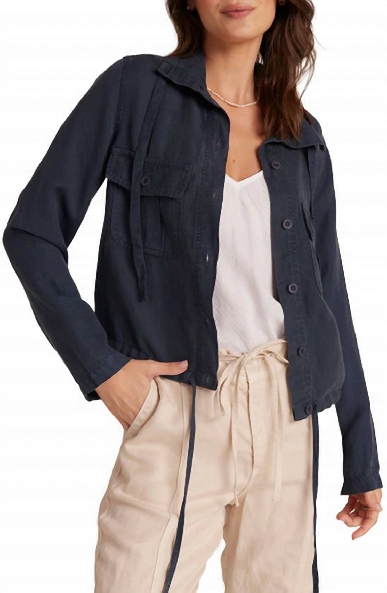 Куртка River Drawstring Waist Utility в прибрежном военно-морском стиле Bella Dahl, цвет coastal navy
Куртка River Drawstring Waist Utility в прибрежном военно-морском стиле Bella Dahl, цвет coastal navy