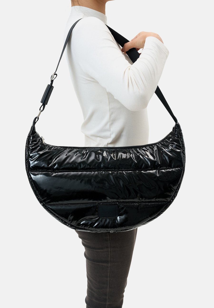 Сумка кросс-боди Seidenfelt GLOSSY NORRLIDA HALFMOON, Black
Сумка кросс-боди Seidenfelt GLOSSY NORRLIDA HALFMOON, Black