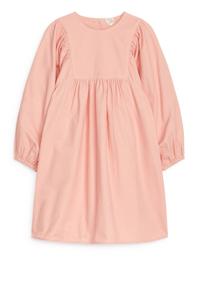 Платье с рюшами Arket, розовый
Платье с рюшами Arket, розовый