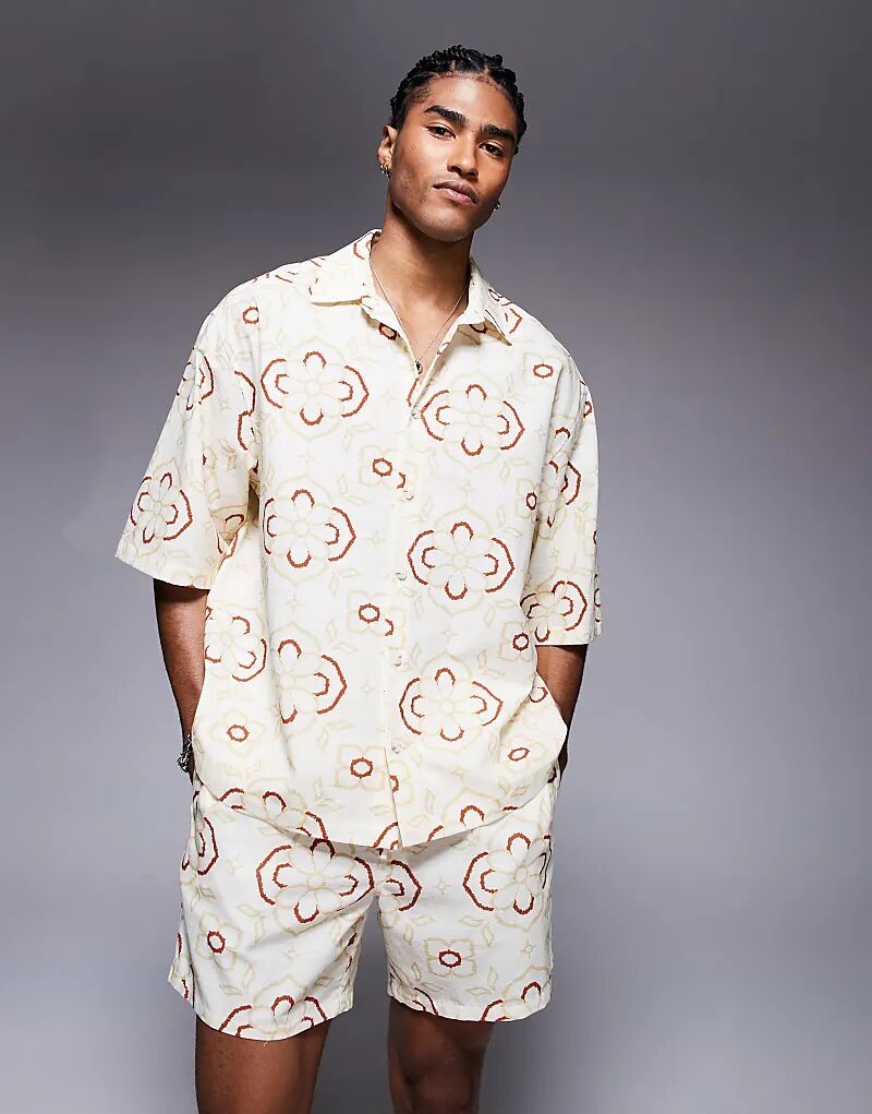 Рубашка свободного кроя с геометрическим принтом от ASOS DESIGN бежевого цвета
Рубашка свободного кроя с геометрическим принтом от ASOS DESIGN бежевого цвета