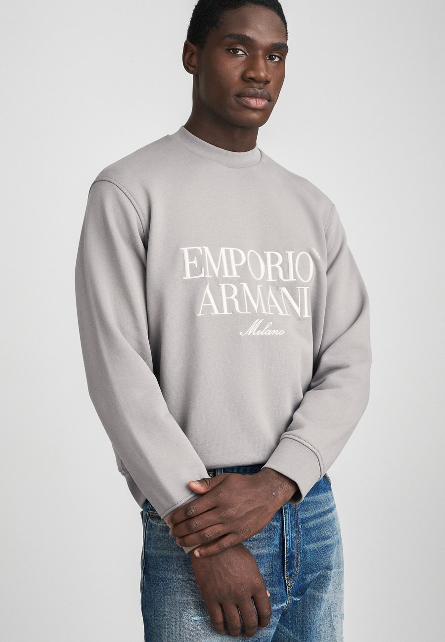 Толстовка Emporio Armani Sweatshirt, Mourning Dove/Grey
Толстовка Emporio Armani Sweatshirt, Mourning Dove/Grey