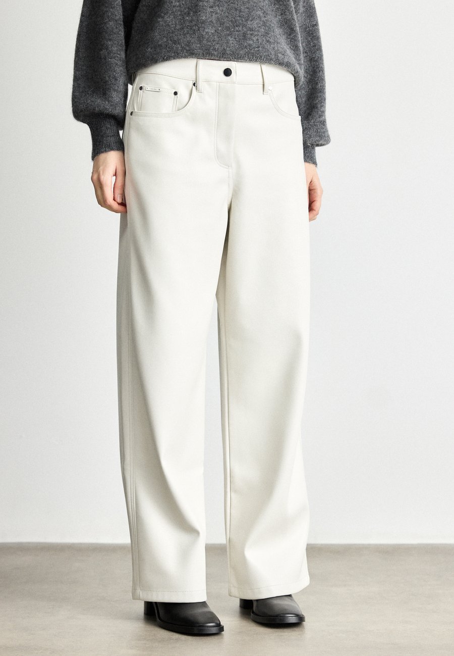 Брюки Calvin Klein Jeans Trousers, Chalk/Off-White
Брюки Calvin Klein Jeans Trousers, Chalk/Off-White