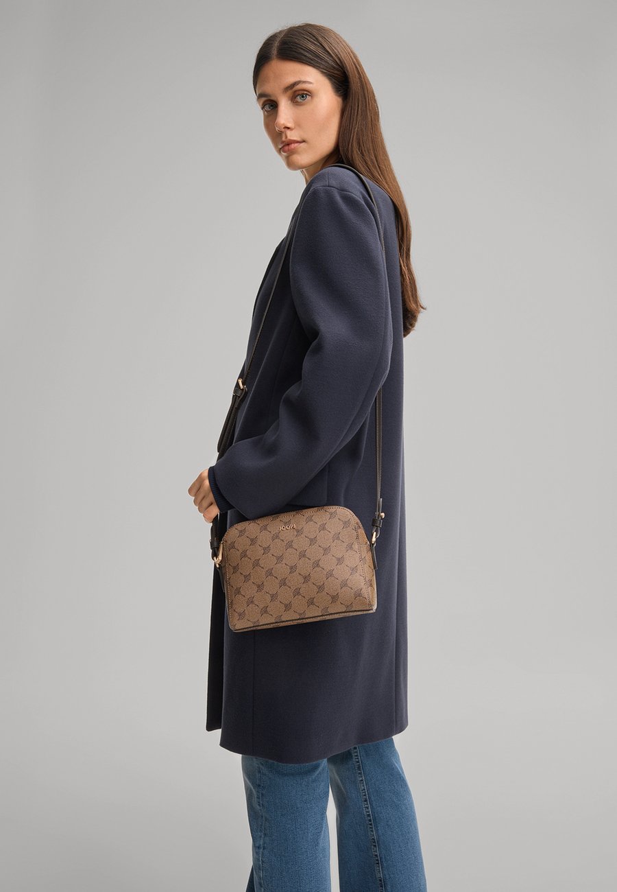 Сумка кросс-боди JOOP! Cross body bag, Braun/Brown
Сумка кросс-боди JOOP! Cross body bag, Braun/Brown