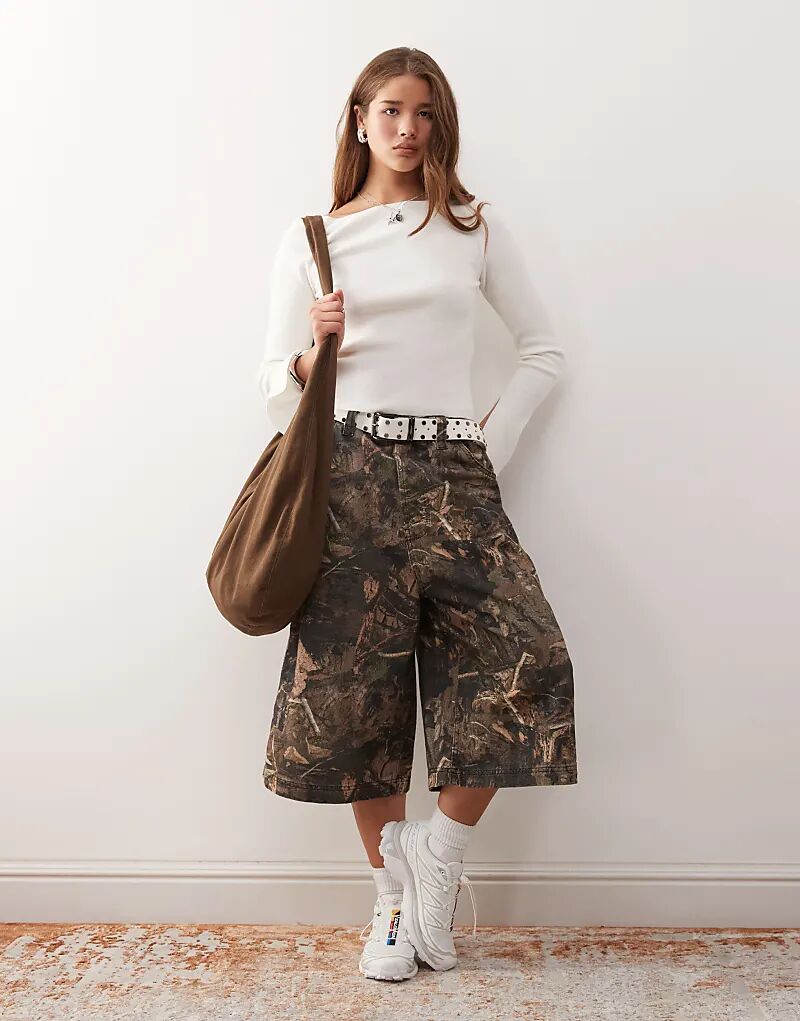 Трикотажный топ COLLUSION с длинными рукавами и вырезом-слэш в цвете экрю
Трикотажный топ COLLUSION с длинными рукавами и вырезом-слэш в цвете экрю