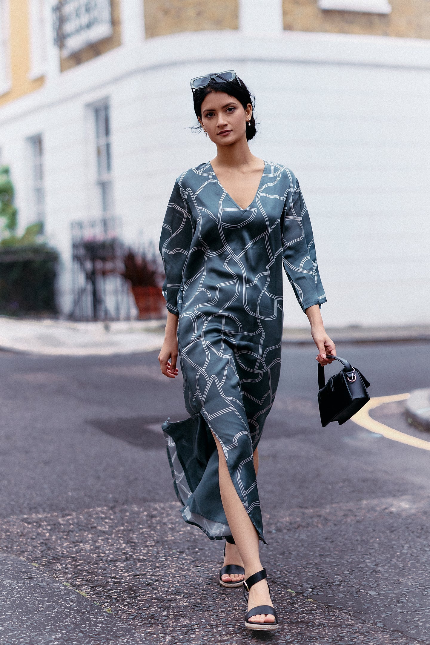 Платье макси с разрезами по бокам в абстрактную полоску Reistor, цвет twirls and twists
Платье макси с разрезами по бокам в абстрактную полоску Reistor, цвет twirls and twists