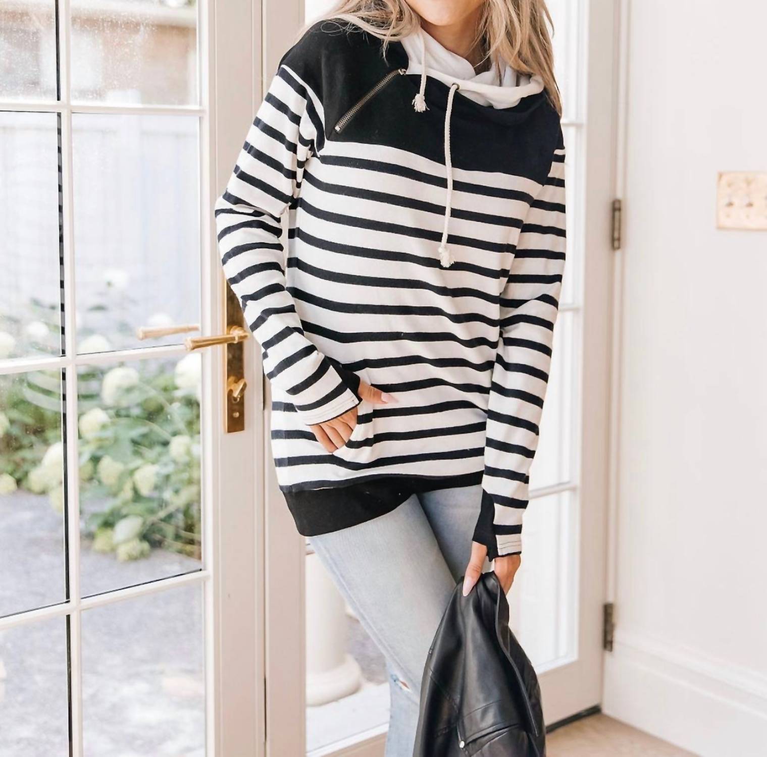 Толстовка Doublehood в цвете Starlight Night AMPERSAND AVE
Толстовка Doublehood в цвете Starlight Night AMPERSAND AVE