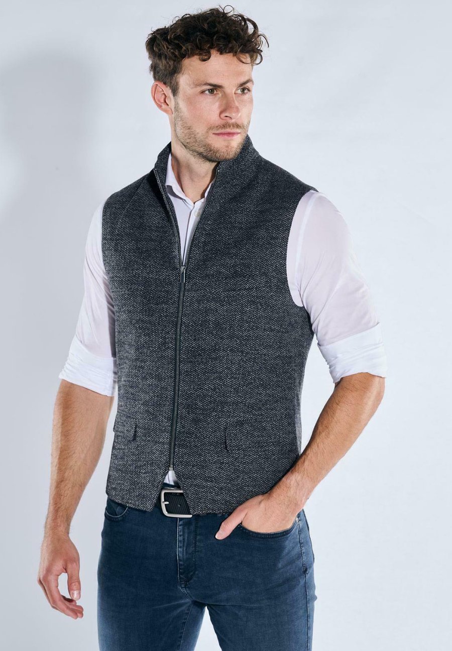 Куртка Emilio Adani Waistcoat, Saphirblau/Dark Blue
Куртка Emilio Adani Waistcoat, Saphirblau/Dark Blue