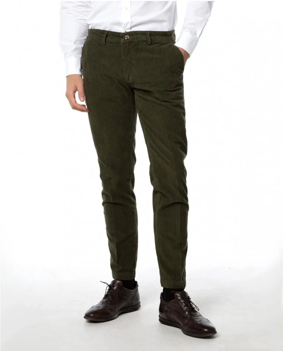 Мужские брюки-чинос прямого кроя темно-зеленого цвета Wickett Jones, темно-зеленый
Мужские брюки-чинос прямого кроя темно-зеленого цвета Wickett Jones, темно-зеленый