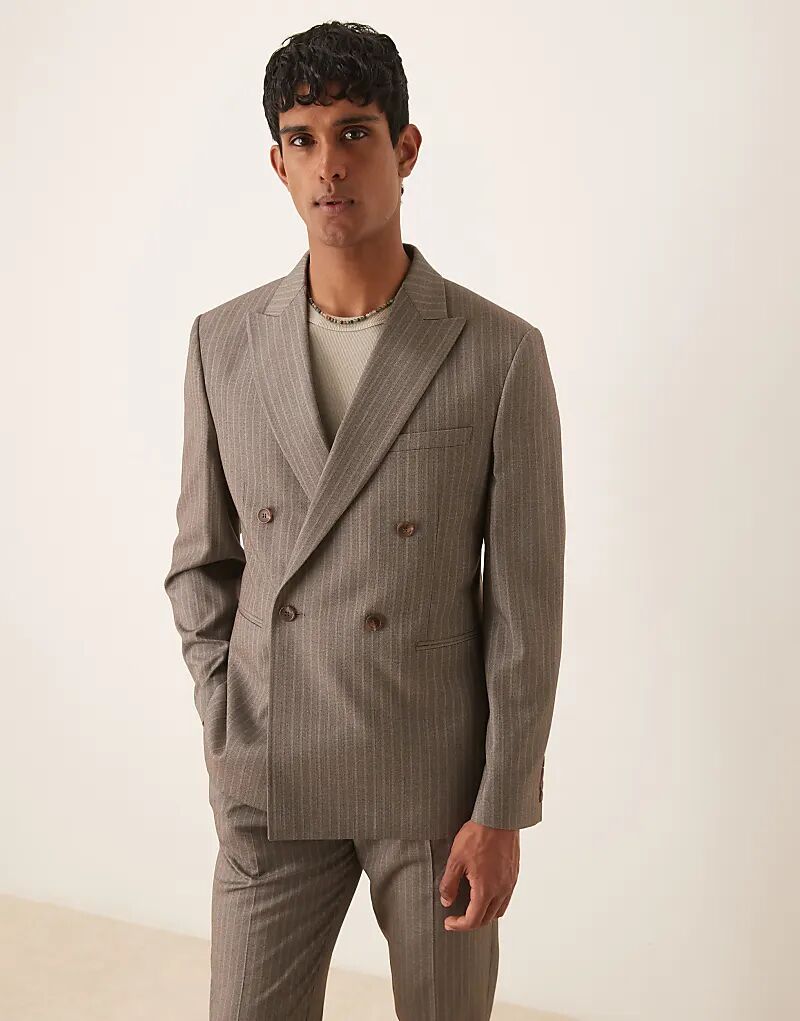 Узкий пиджак ASOS DESIGN из коричневого твила в тонкую полоску
Узкий пиджак ASOS DESIGN из коричневого твила в тонкую полоску