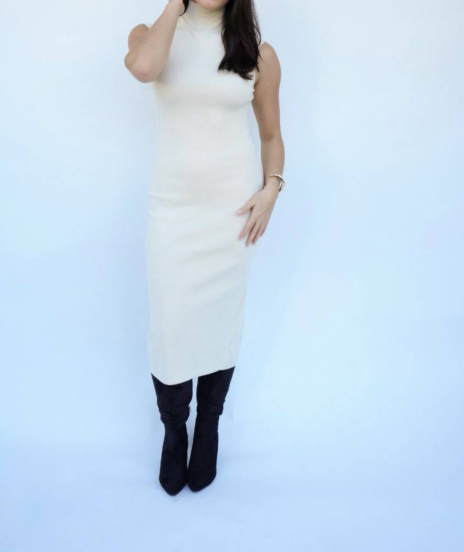 Платье-свитер Cruz Mock Neck Midi в бежевом цвете falcon park 
Платье-свитер Cruz Mock Neck Midi в бежевом цвете falcon park