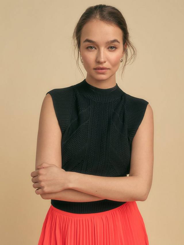 Вязаный жилет кроп FLORERE, Black
Вязаный жилет кроп FLORERE, Black