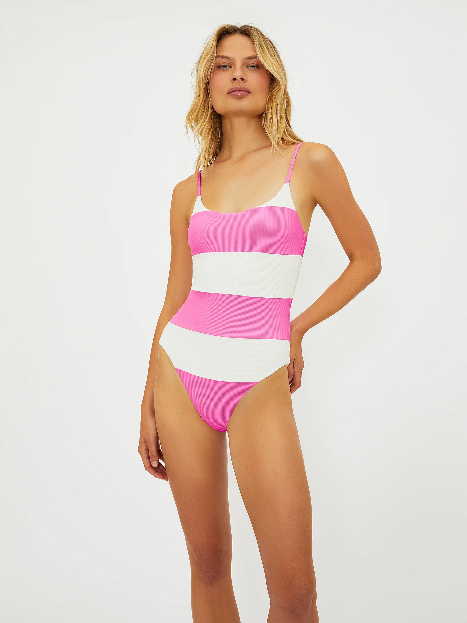 Купальник Victoria's Secret Beach Riot Calista One-Piece, белый/розовый
Купальник Victoria's Secret Beach Riot Calista One-Piece, белый/розовый