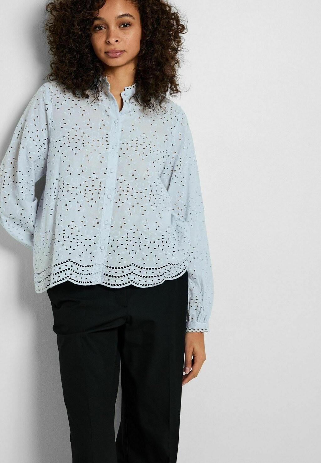 Рубашка-блузка SLFTATIANA L S EMBR Selected, светло-голубой
Рубашка-блузка SLFTATIANA L S EMBR Selected, светло-голубой