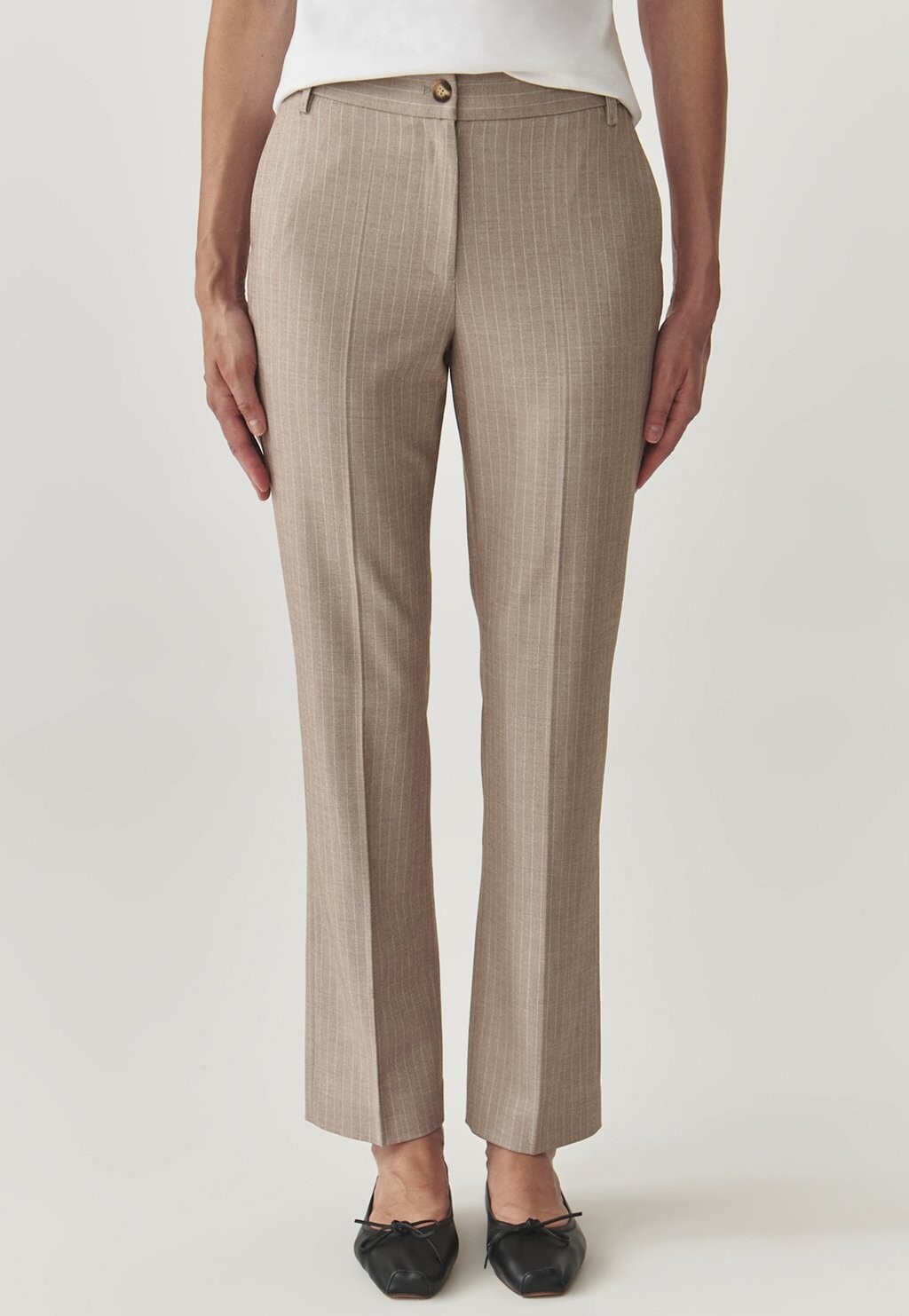 Чиносы LATONI TATUUM, светло-серый
Чиносы LATONI TATUUM, светло-серый