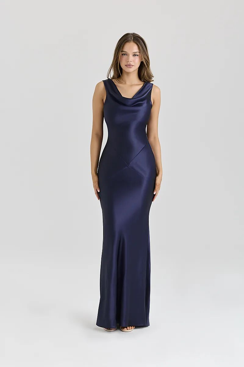 Платье-макси с воротником-хомут из синего атласа House of CB Safaira синего цвета с драпировкой
Платье-макси с воротником-хомут из синего атласа House of CB Safaira синего цвета с драпировкой