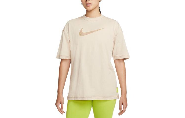 Женская спортивная футболка Swoosh Retro Sporty Crewneck с белым принтом Nike
Женская спортивная футболка Swoosh Retro Sporty Crewneck с белым принтом Nike