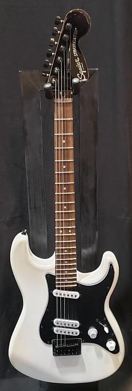 Squier Contemporary Stratocaster Special HT 2022 Pearl White
Squier Contemporary Stratocaster Special HT 2022 Pearl White