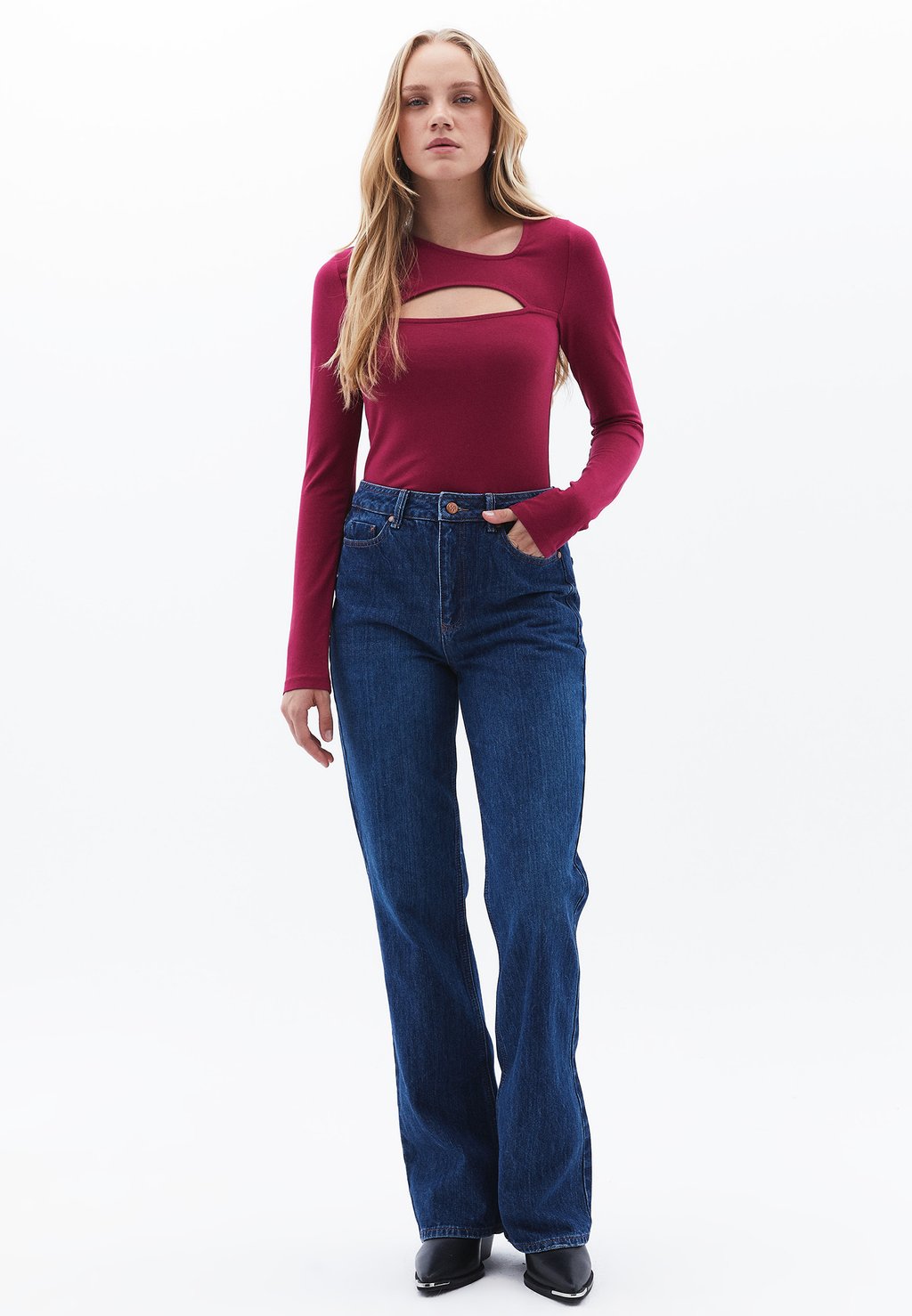 Топ с длинными рукавами MIT CUT OUT DETAIL OXXO, темно-красный
Топ с длинными рукавами MIT CUT OUT DETAIL OXXO, темно-красный