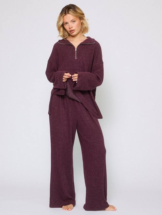 Комплект для отдыха Soft Knit с молнией на 1/4 и брюками Loungeable, Purple
Комплект для отдыха Soft Knit с молнией на 1/4 и брюками Loungeable, Purple