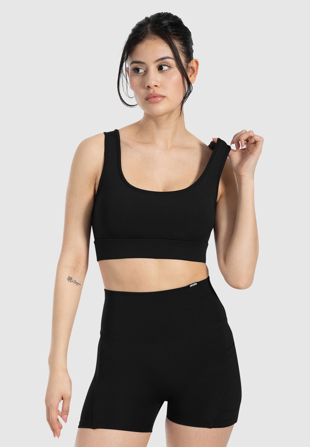 Спортивный бюстгальтер средней поддержки DEBBY Smilodox, черный
Спортивный бюстгальтер средней поддержки DEBBY Smilodox, черный