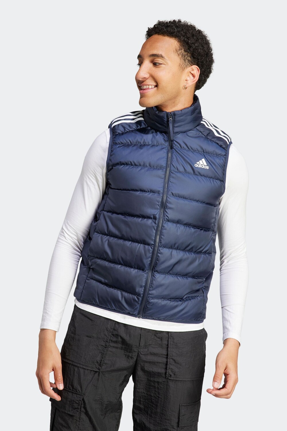 Легкий пуховый жилет Essentials с тремя полосками Adidas, синий 
Легкий пуховый жилет Essentials с тремя полосками Adidas, синий