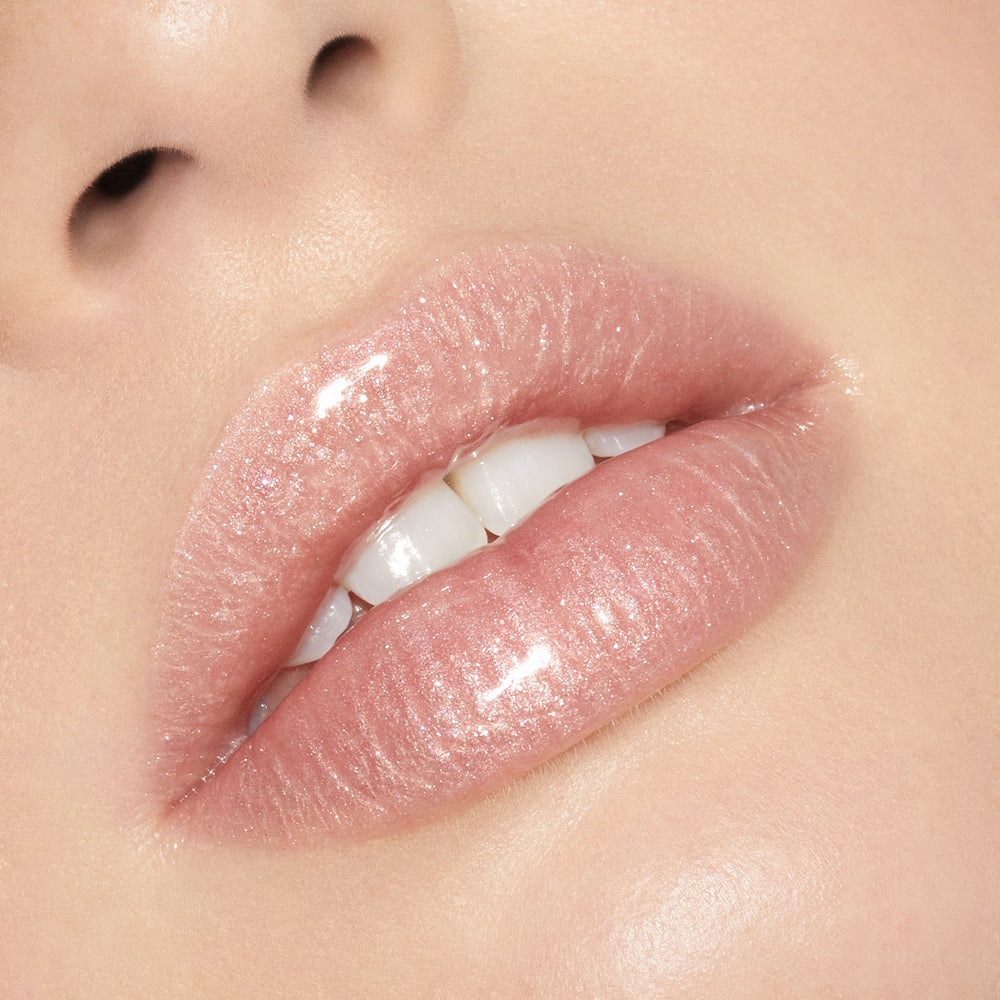 Блеск для губ Kylie Cosmetics High Gloss, sheer baby pink with reflective shimmers/lost angel
Блеск для губ Kylie Cosmetics High Gloss, sheer baby pink with reflective shimmers/lost angel