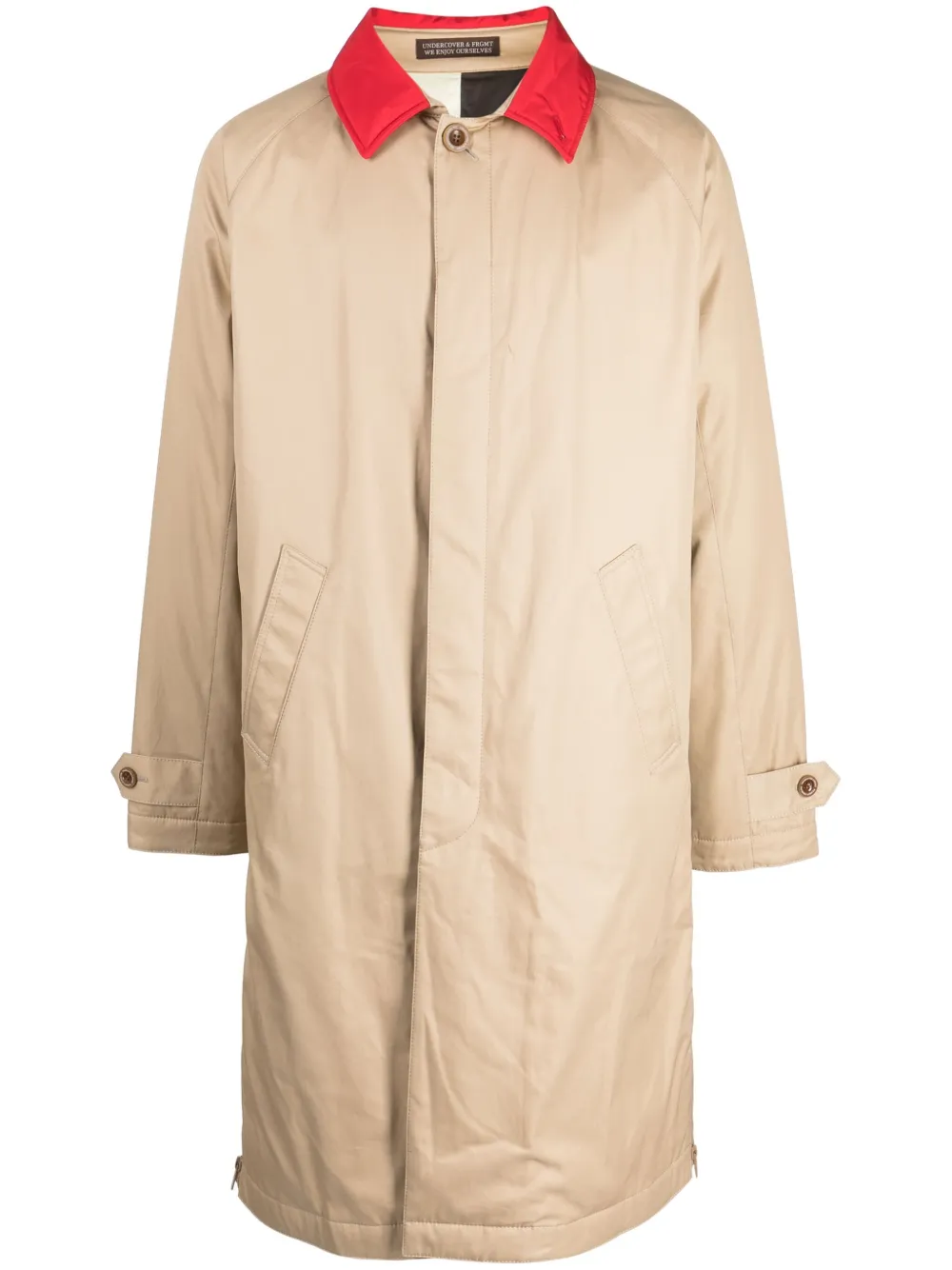 Плащ с контрастным воротником из коллаборации с Fragment Undercover, нейтральный
Плащ с контрастным воротником из коллаборации с Fragment Undercover, нейтральный