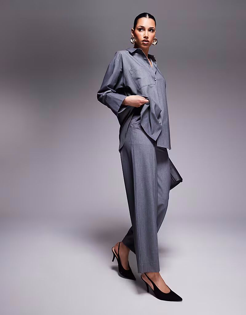 Широкие брюки серого цвета River Island
Широкие брюки серого цвета River Island