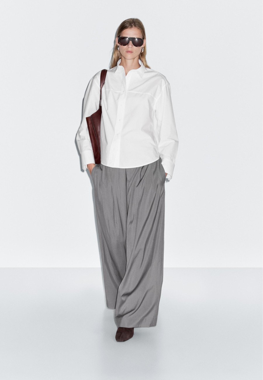 Блуза Massimo Dutti OXFORD COLLAR LONG SLEEVE, White
Блуза Massimo Dutti OXFORD COLLAR LONG SLEEVE, White