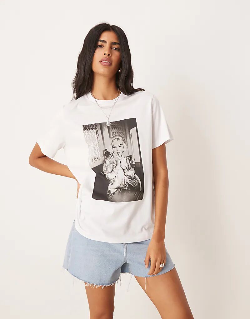 Футболка ASOS DESIGN классического кроя с лицензией Мэрилин Монро белого цвета
Футболка ASOS DESIGN классического кроя с лицензией Мэрилин Монро белого цвета