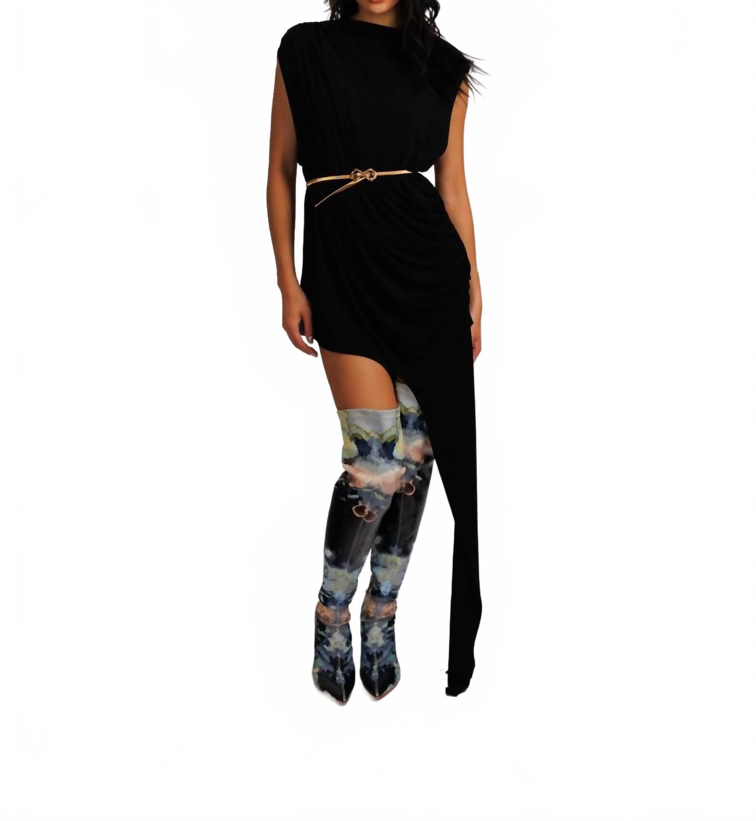 Асимметричное платье Bri в черном цвете Chuks Collins
Асимметричное платье Bri в черном цвете Chuks Collins