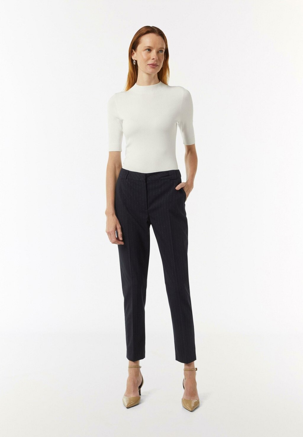 Чиносы ELEGANTE MIT FEINEN NADELSTREIFEN comma, темно-синий
Чиносы ELEGANTE MIT FEINEN NADELSTREIFEN comma, темно-синий