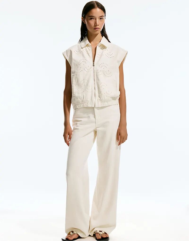 Жилет из хлопка с вышивкой Pull&Bear бежевого цвета
Жилет из хлопка с вышивкой Pull&Bear бежевого цвета