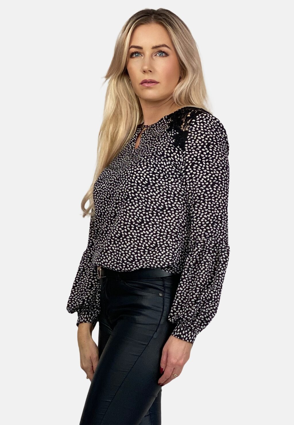 Блуза WITH GUIPURE INSERTS REGINA FASHION, белый
Блуза WITH GUIPURE INSERTS REGINA FASHION, белый